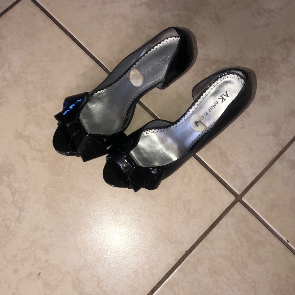 Black bow heels